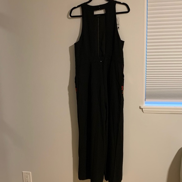 NWT Bebe Jumpsuit - Picture 4 of 8